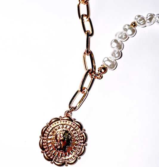 ROYAL PENNY PEARL NECKLACE