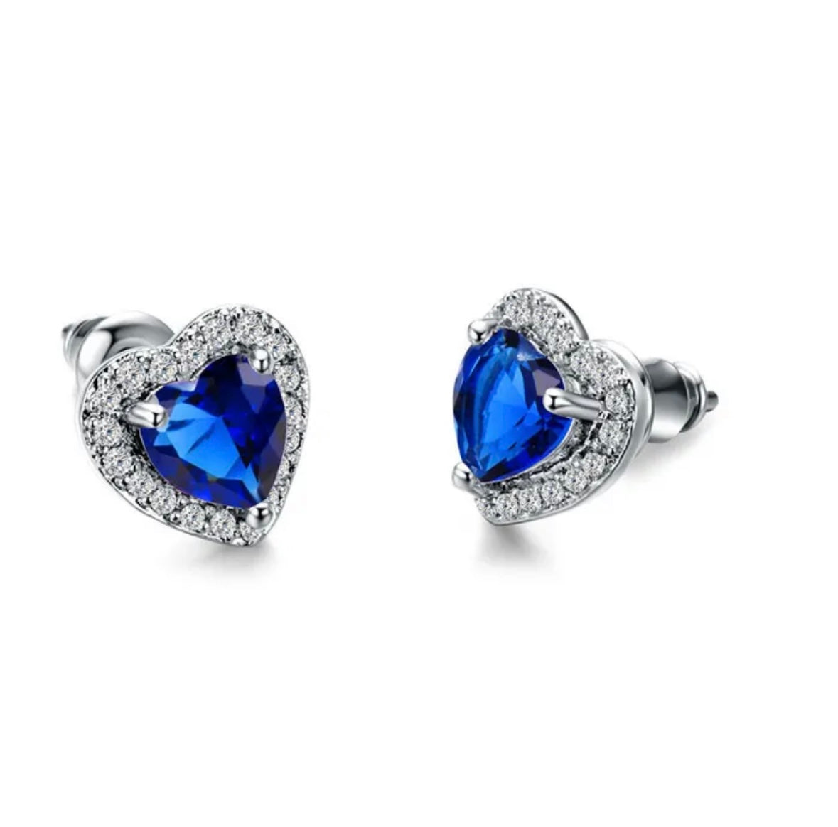 QUEEN OF HEART STUDS